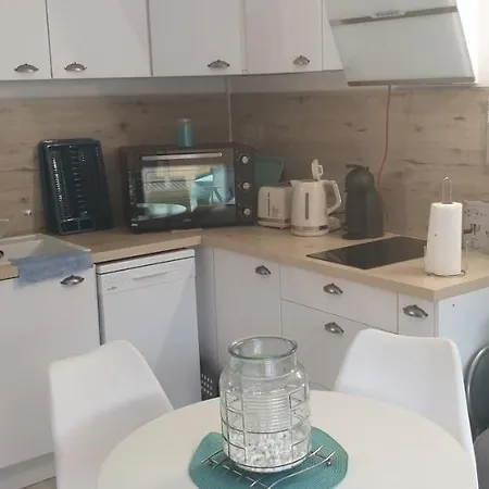 115 Maisonnette Rénovée Pour 4 Personnes Très Proche Plage *